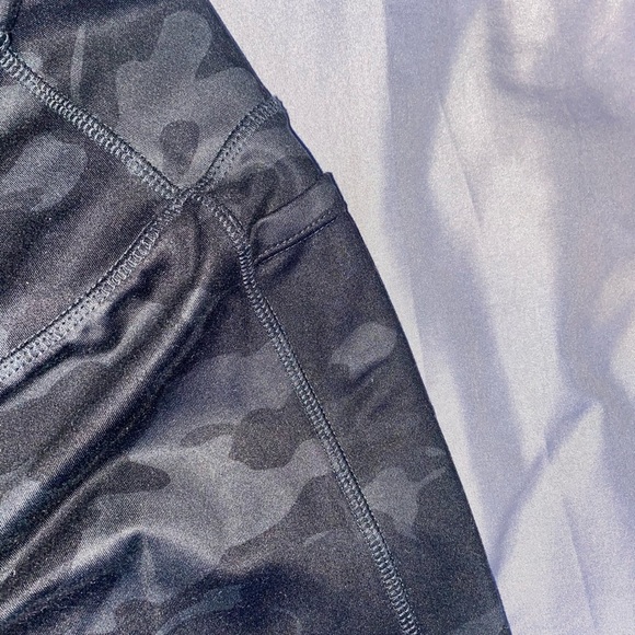 2 Piece Danskin leggings with Pockets - Picture 4 of 9